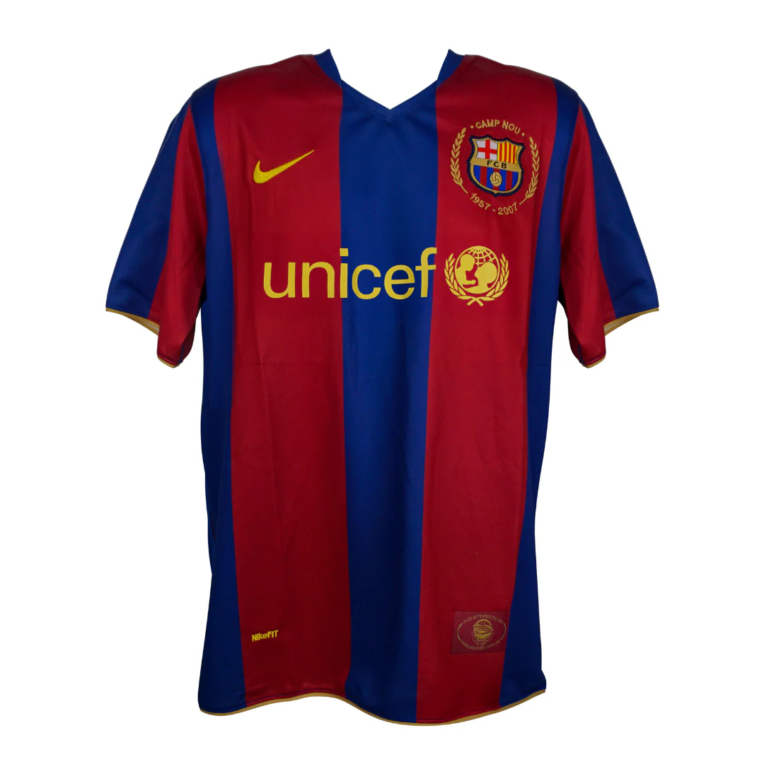 Framed Ronaldinho Signed Barcelona Home Soccer Jersey #10 with Beckett COA - Image 4