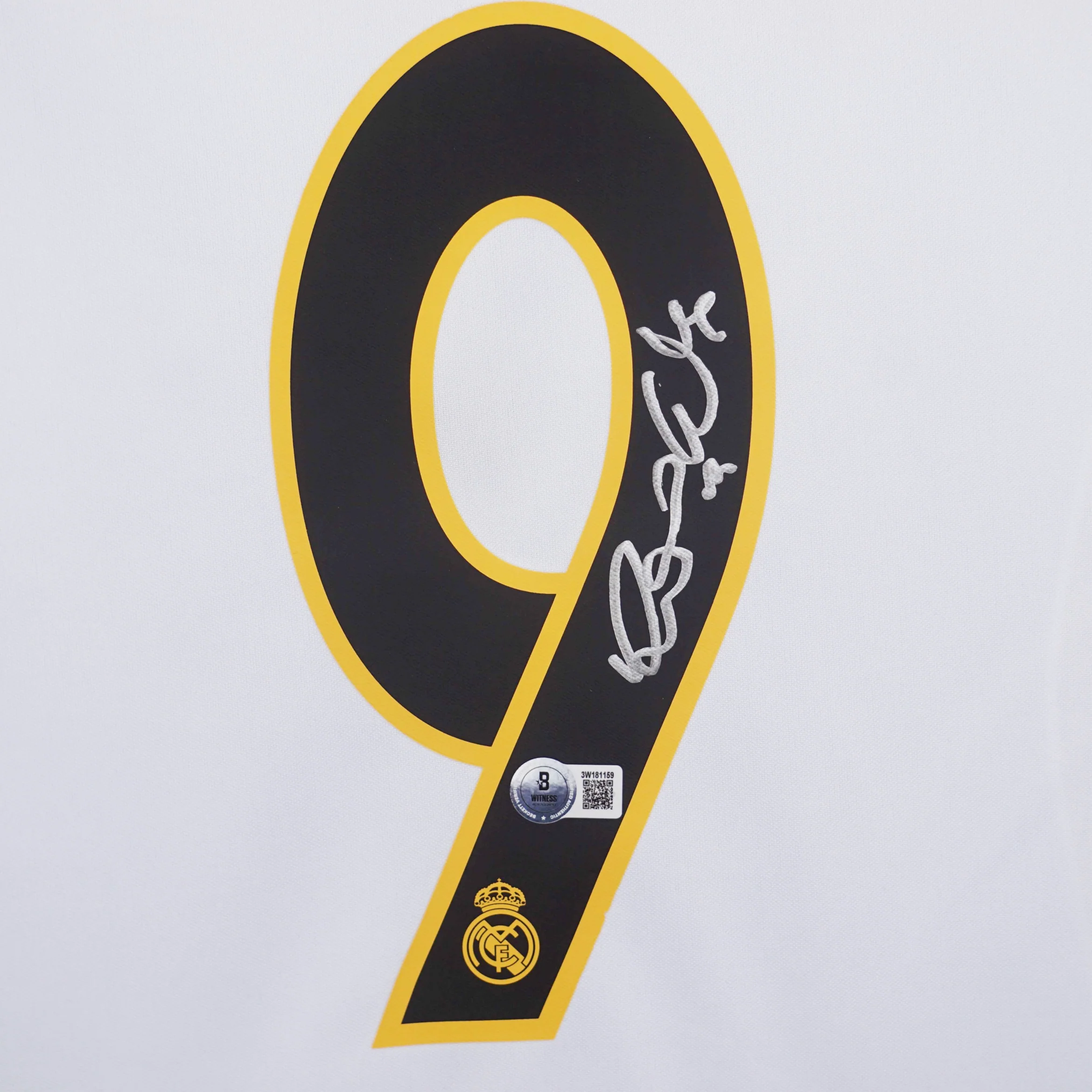 Framed Ronaldo Nazario Signed Real Madrid Home Soccer Jersey #9 with Beckett Witness - Image 2