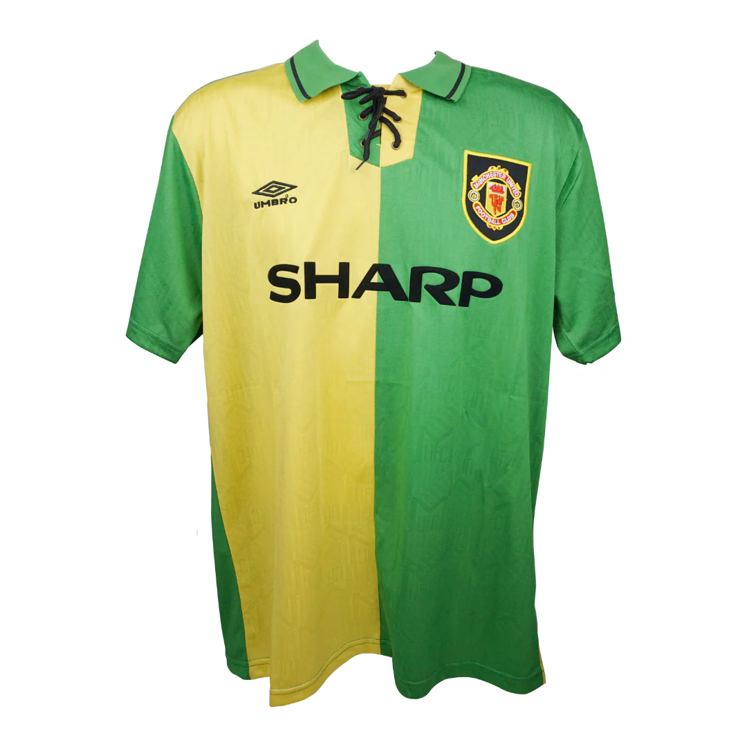 Framed Ryan Giggs Signed Manchester United Away Soccer Jersey #11 with Beckett Witness - Image 4